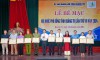 Phó Chủ tịch UBND tỉnh Hoàng Nam trao bằng khen của Chủ tịch UBND tỉnh cho các tập thể