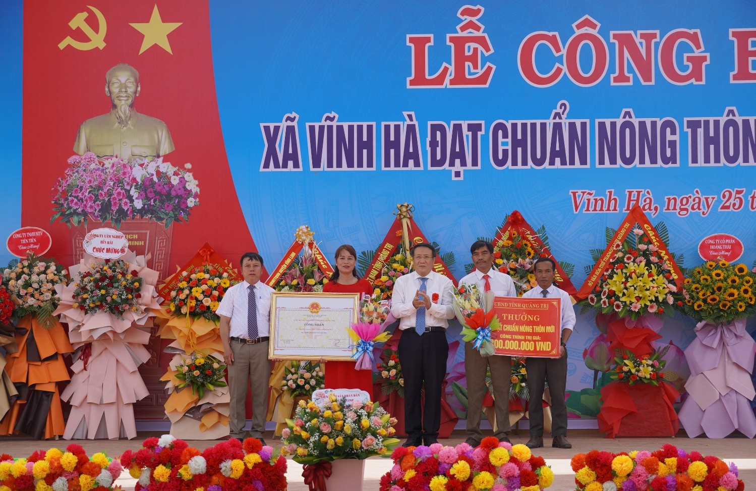 Xã Vĩnh Hà đón bằng công nhận đạt chuẩn nông thôn mới