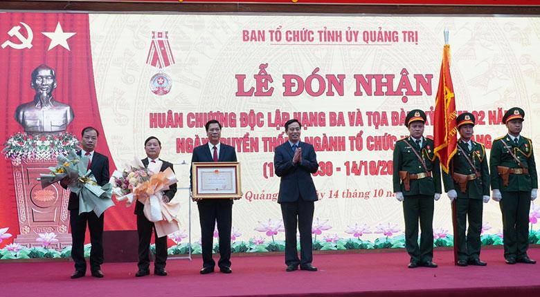 Ban Tổ chức Tỉnh ủy Quảng Trị đón nhận Huân chương Độc lập hạng Ba