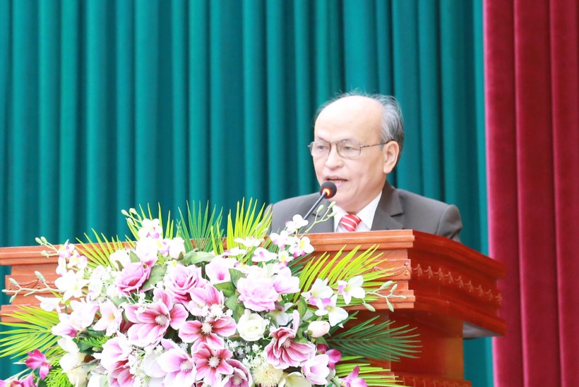 Chủ tịch Hội cựu giáo chức tỉnh Quảng Trị - ông Nguyễn Thanh Bình khái quát về những đóng góp của đội ngũ nhà giáo đã nghỉ hưu.