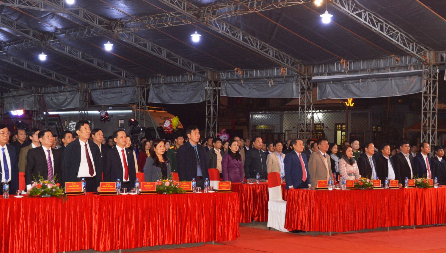 Lãnh đạo tỉnh và các đại biểu tham dự Lễ phát động phong trào “Quảng Trị chung sức xây dựng NTM” giai đoạn 2021-2025 và xây dựng huyện Triệu Phong đạt chuẩn NTM - Ảnh: ĐV