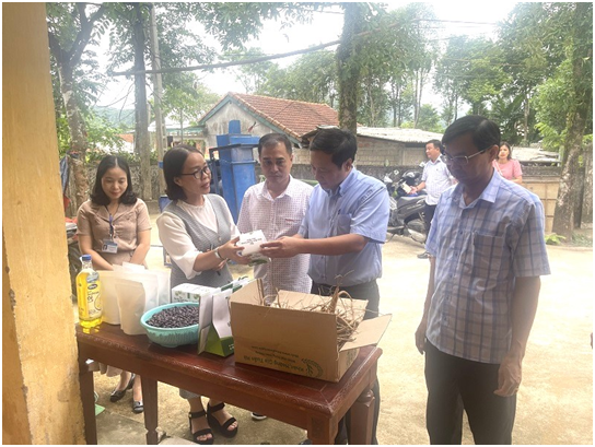 Trong chương trình giám sát, Đoàn đã làm việc với UBND huyện Đakrông, thăm mô hình HTX dịch vụ nông nghiệp tại thôn Xuân Lâm, xã Triệu Nguyên, huyện Đakrông. HTX được xã, huyện và tỉnh quan tâm hỗ trợ sản xuất kinh doanh, tạo nhiều việc làm cho địa phương.