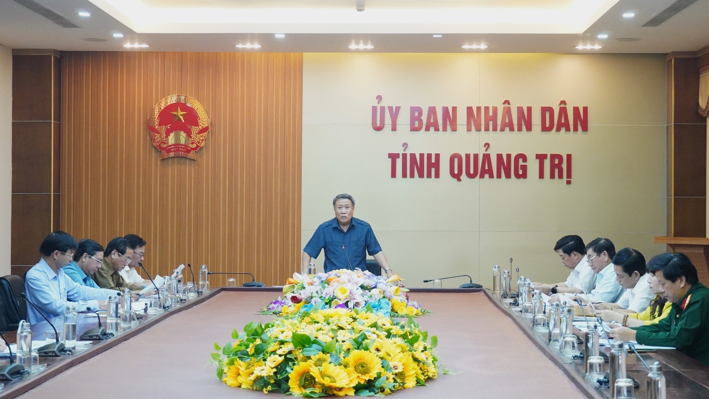 Quyền Chủ tịch UBND tỉnh Hà Sỹ Đồng phát biểu kết luận cuộc họp Hội đồng Thi đua - Khen thưởng tỉnh